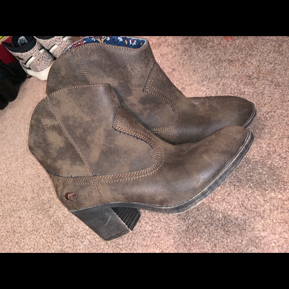 New brown Booties! - Picture 3 of 4